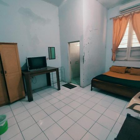 Oyo 90865 Hotel Kusuma Purwakarta Karawang Exteriér fotografie