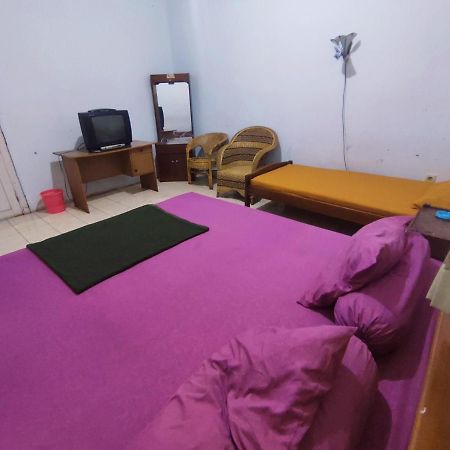 Oyo 90865 Hotel Kusuma Purwakarta Karawang Exteriér fotografie