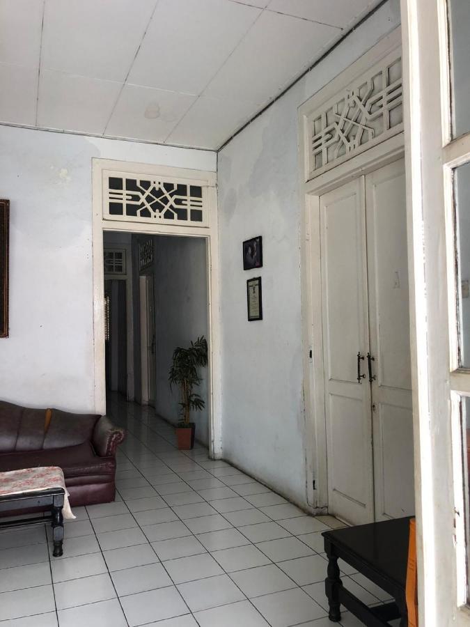 Oyo 90865 Hotel Kusuma Purwakarta Karawang Exteriér fotografie