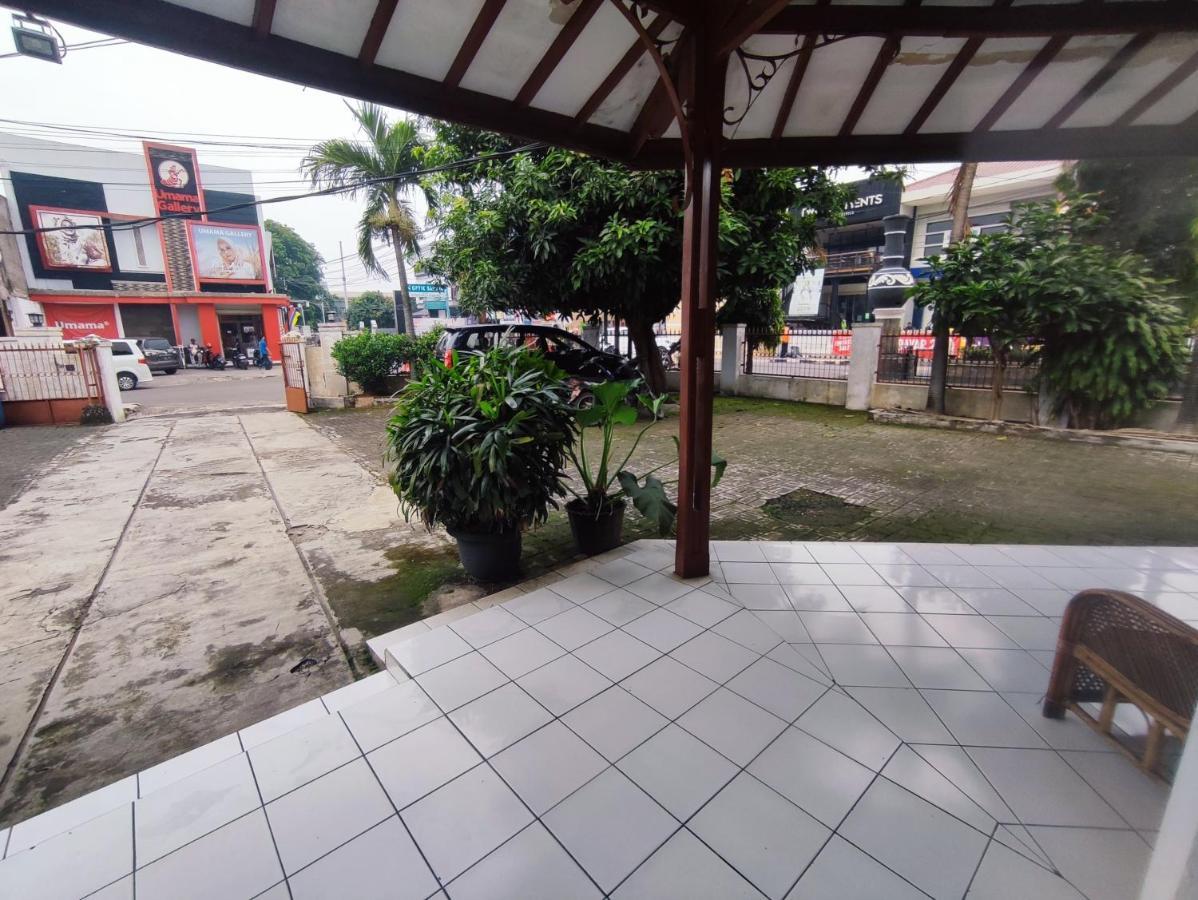 Oyo 90865 Hotel Kusuma Purwakarta Karawang Exteriér fotografie