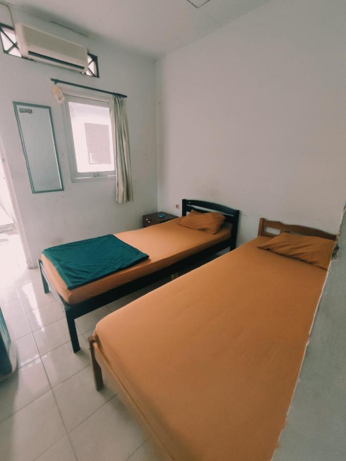 Oyo 90865 Hotel Kusuma Purwakarta Karawang Exteriér fotografie