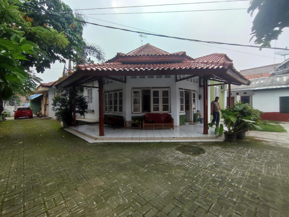 Oyo 90865 Hotel Kusuma Purwakarta Karawang Exteriér fotografie