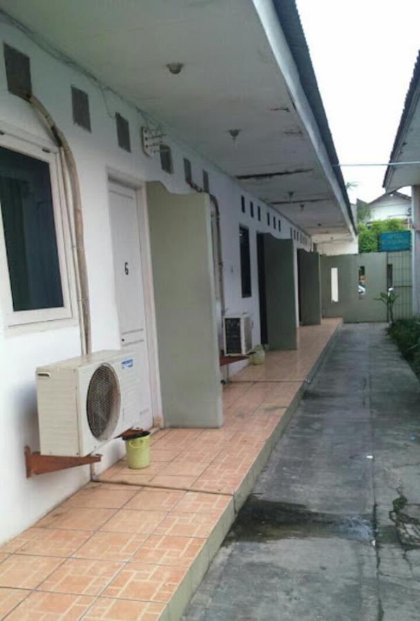 Oyo 90865 Hotel Kusuma Purwakarta Karawang Exteriér fotografie