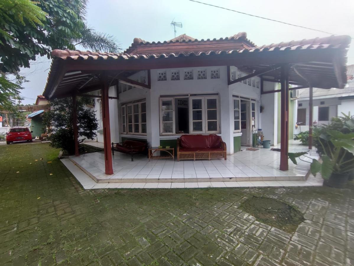 Oyo 90865 Hotel Kusuma Purwakarta Karawang Exteriér fotografie