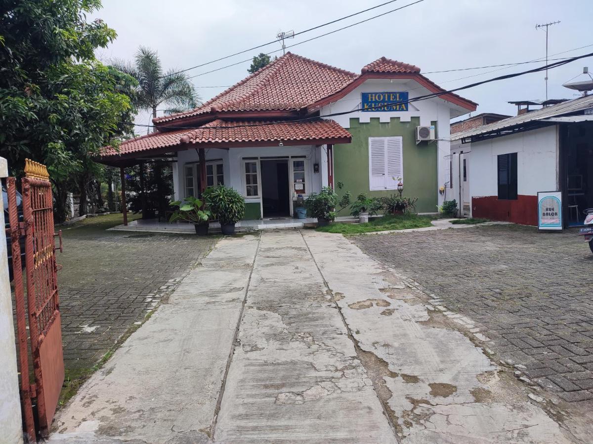 Oyo 90865 Hotel Kusuma Purwakarta Karawang Exteriér fotografie