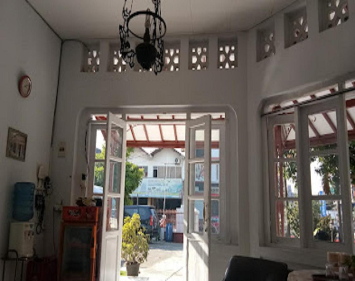 Oyo 90865 Hotel Kusuma Purwakarta Karawang Exteriér fotografie