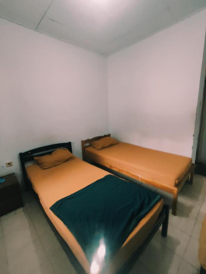 Oyo 90865 Hotel Kusuma Purwakarta Karawang Exteriér fotografie