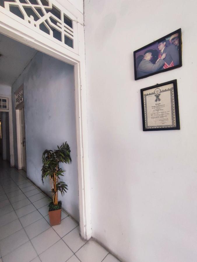 Oyo 90865 Hotel Kusuma Purwakarta Karawang Exteriér fotografie
