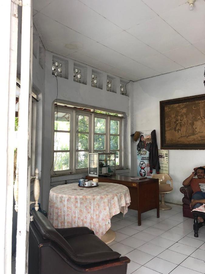 Oyo 90865 Hotel Kusuma Purwakarta Karawang Exteriér fotografie
