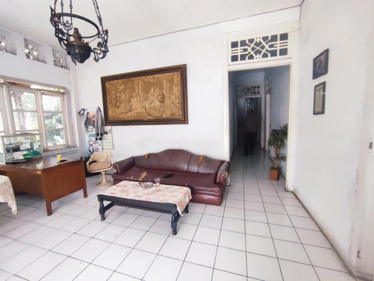 Oyo 90865 Hotel Kusuma Purwakarta Karawang Exteriér fotografie