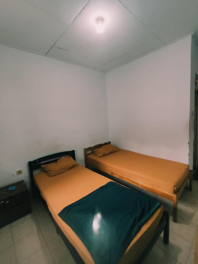 Oyo 90865 Hotel Kusuma Purwakarta Karawang Exteriér fotografie