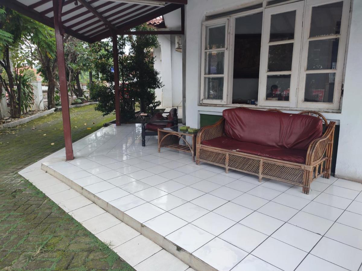 Oyo 90865 Hotel Kusuma Purwakarta Karawang Exteriér fotografie
