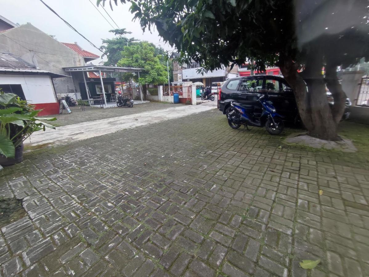 Oyo 90865 Hotel Kusuma Purwakarta Karawang Exteriér fotografie