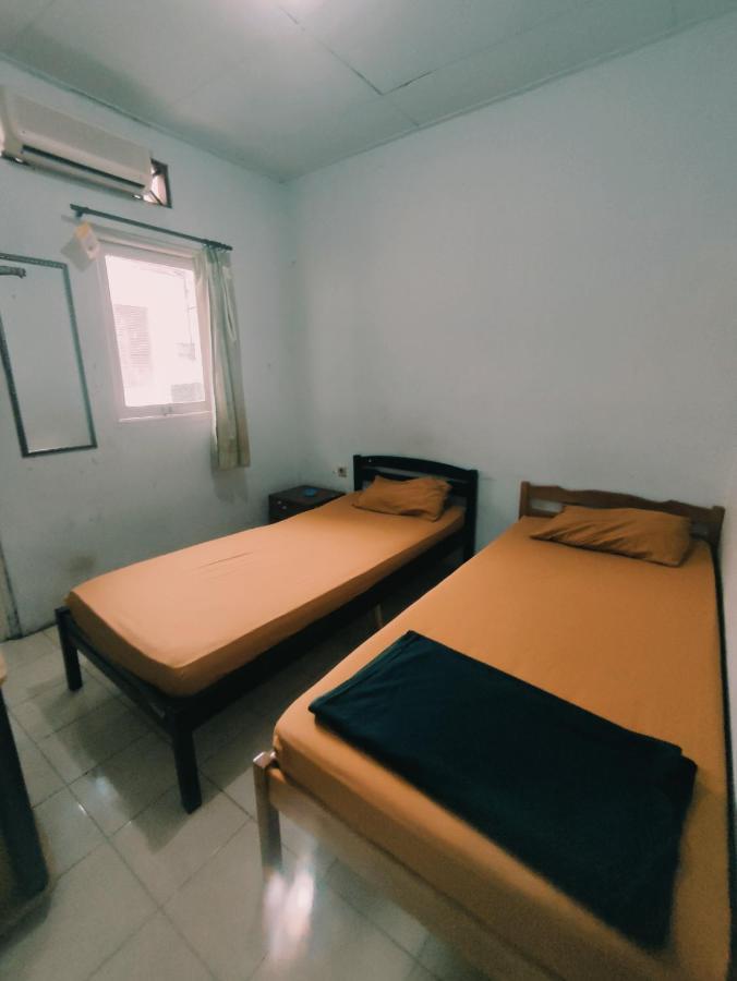 Oyo 90865 Hotel Kusuma Purwakarta Karawang Exteriér fotografie