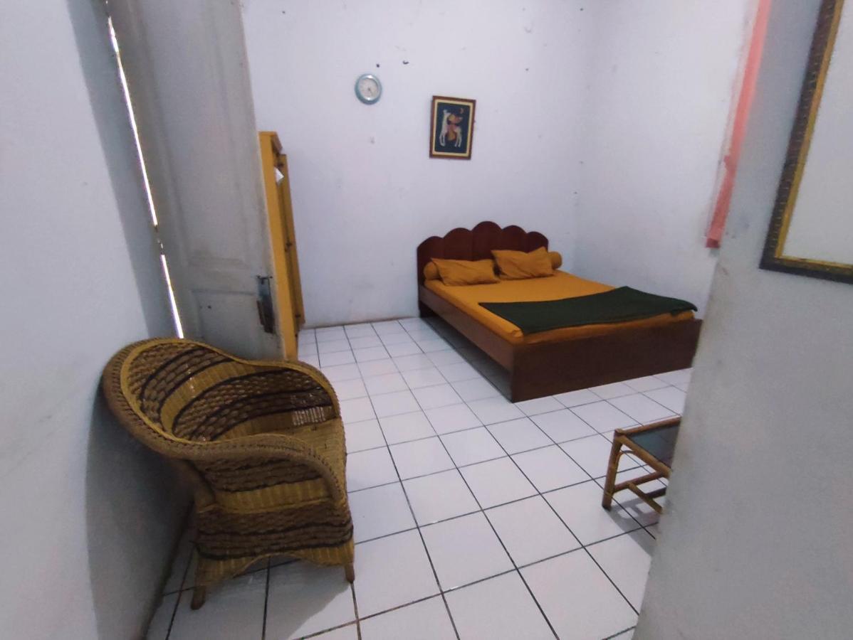 Oyo 90865 Hotel Kusuma Purwakarta Karawang Exteriér fotografie