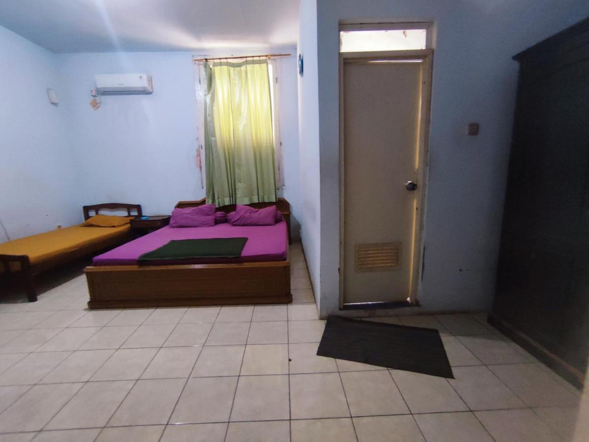 Oyo 90865 Hotel Kusuma Purwakarta Karawang Exteriér fotografie