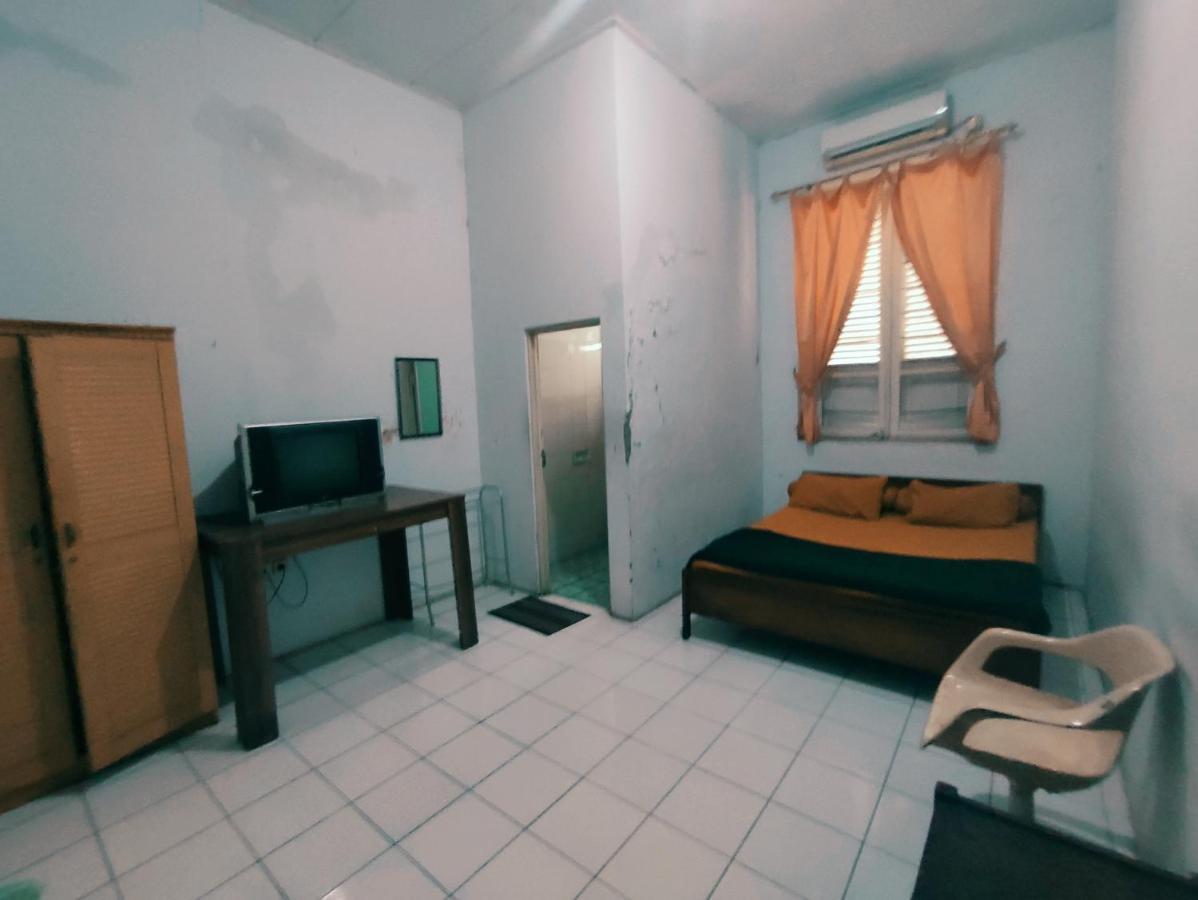 Oyo 90865 Hotel Kusuma Purwakarta Karawang Exteriér fotografie